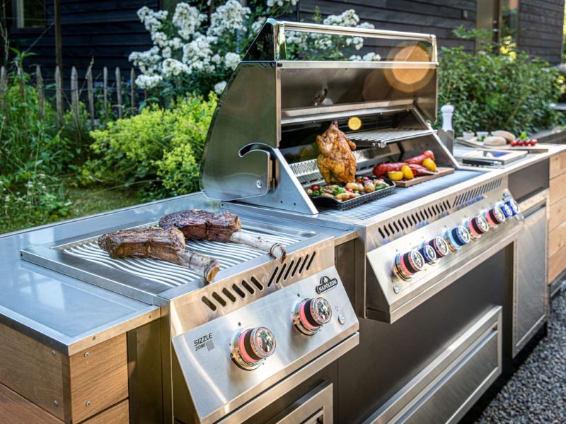 Napoleon-grills-barbecues-outdoor-kitchen-Original-JPG-BIG700-kitchen-with-food-scaled